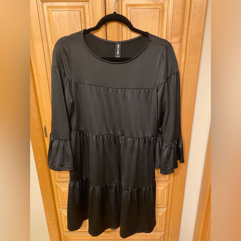Black 3/4 sleeve baby doll dress size Xxs, fits like a small or medium, NWOT